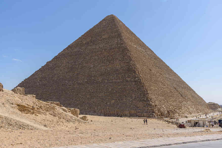 Egipto 008 - necrópolis de El Giza - pirámide de Keops.jpg